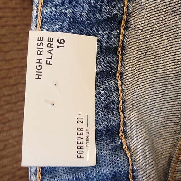 Super cute jeans NWT - Picture 8 of 9